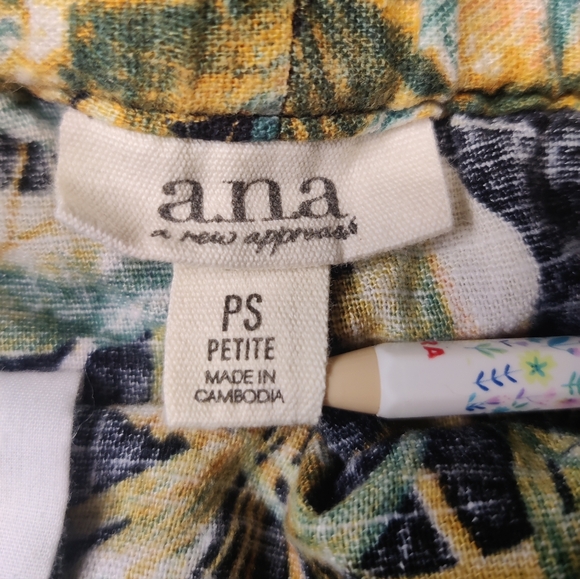 a.n.a Tropical Floral Shorts Women's Size Petite Small - Picture 3 of 3